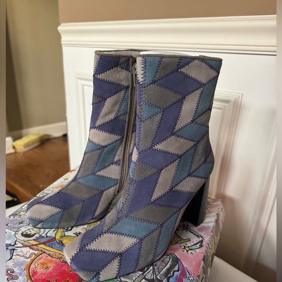 NIB Jeffrey Campbell Versus Boots in Blue Multi - Picture 11 of 13